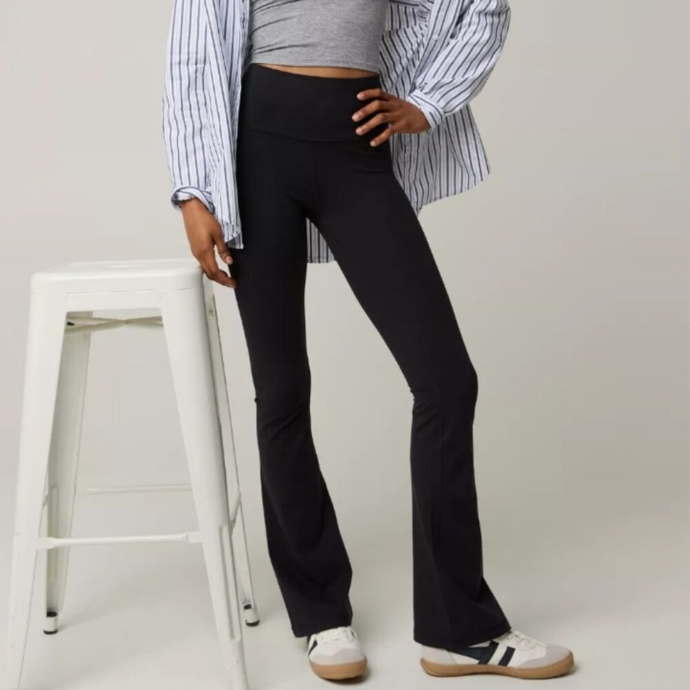 BNWT OFFLINE By Aerie The Hugger Bootcut Legging - M Long